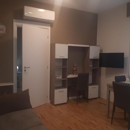 Central House Apartment Caserta Luaran gambar