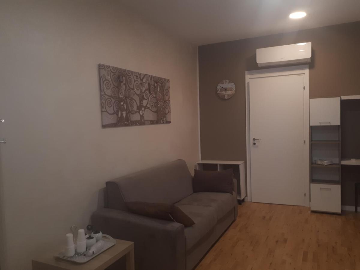 Central House Apartment Caserta Luaran gambar