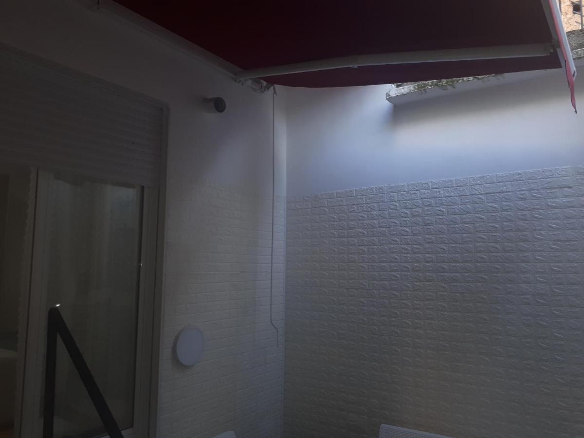 Central House Apartment Caserta Luaran gambar