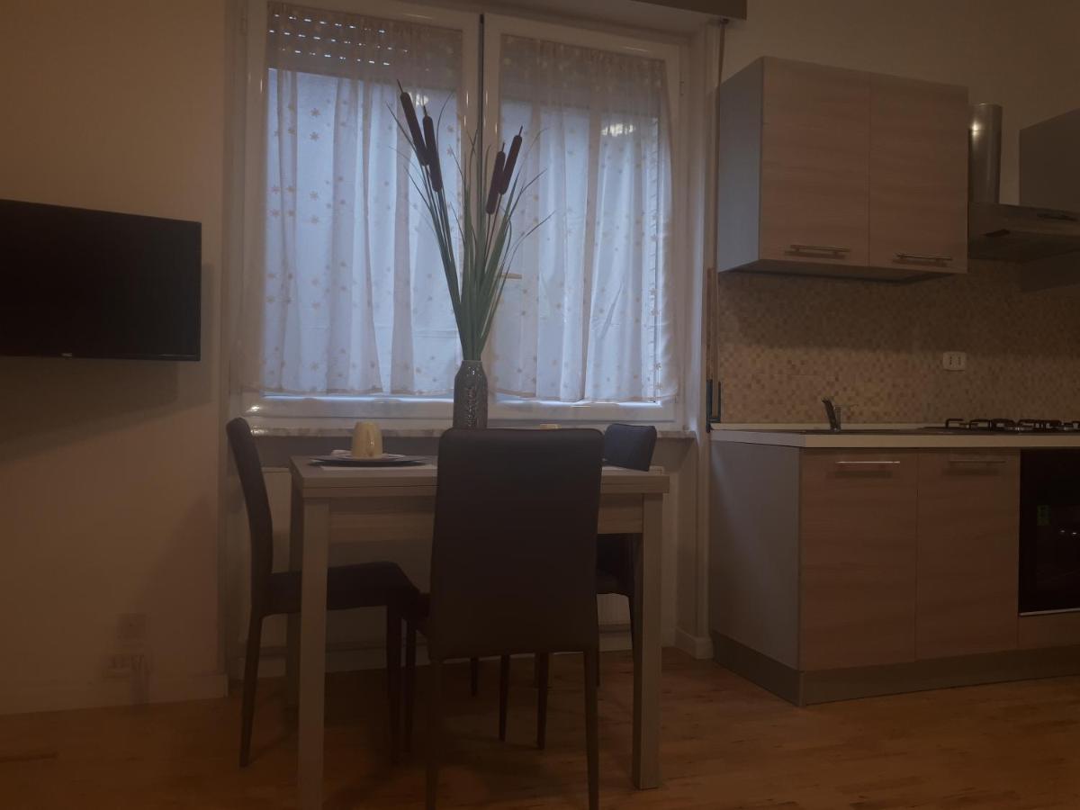 Central House Apartment Caserta Luaran gambar