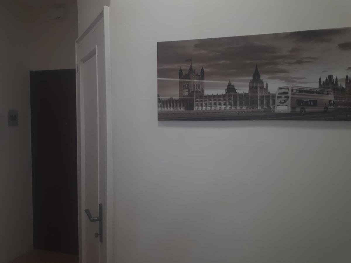 Central House Apartment Caserta Luaran gambar