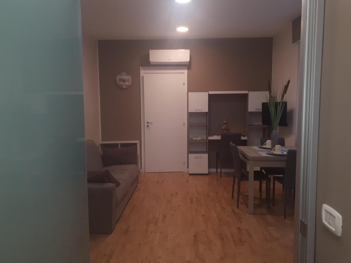 Central House Apartment Caserta Luaran gambar