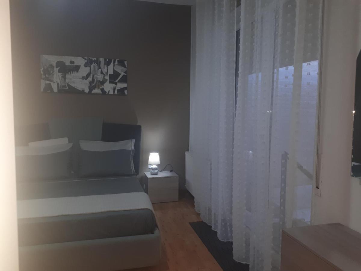 Central House Apartment Caserta Luaran gambar