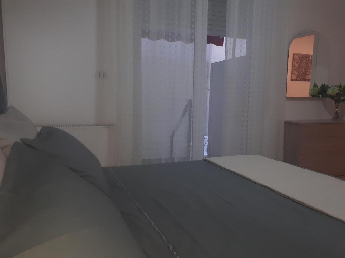 Central House Apartment Caserta Luaran gambar